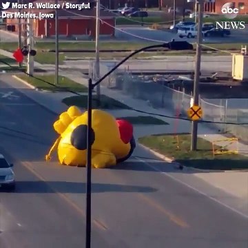 Un canard gonflable géant bloque une route aux USA