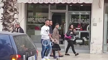 Ora News - Grabitet me armë argjendaria në Durrës