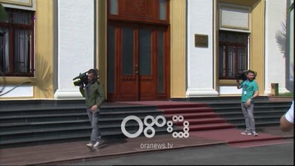 Ora News - Saimir Tahiri mbërrin në parlament