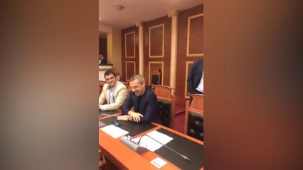 Ora News - Tahiri "nxjerr" jashtë opozitën. Berisha  filmon, Tahiri: O Sali si je çmendur kështu?!