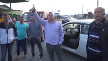 Ora News - Banorët bllokojnë rrugën Durrës-Shijak, protestë për amortizimin