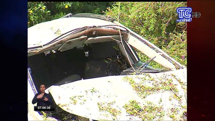 Vehículo cayó a quebrada en Quito dejando una persona fallecida y una herida