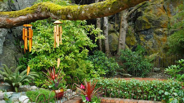 Wind Chimes: Direction to attract positivity, गलत जगह पर लगी Wind Chime कर देती है बर्बाद | Boldsky