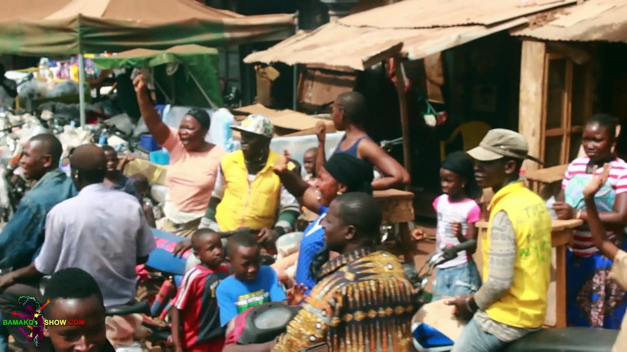 TIKEN JAH FAKOLY EN CONCERT GEANT A SIGUIRI
