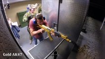 Hombre dispara todas las armas que haz usado en VideoJuegos  Virales Facebook