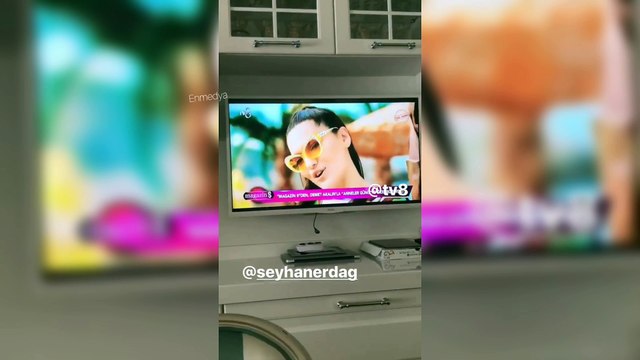 Demet Akalın Hira Deli Bu Senin Baban! Eşi ve Kızı İle Bahçede Çok Eğlendi! | Demet Akalın