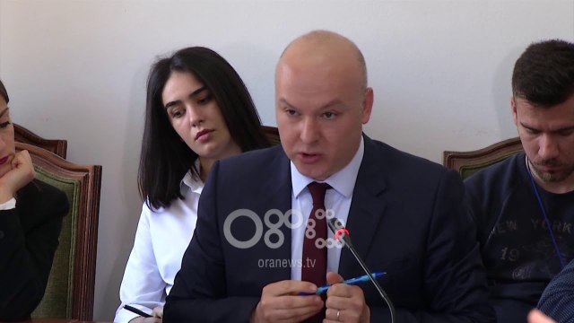 Ora News - Pirateria online, kreu i AMA-s në Komisionin e Medias: Problem shqetësues