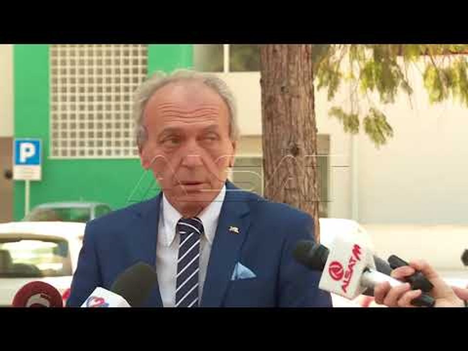 МЗ нема да бара вакцинирањето да биде услов за...