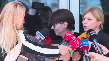 Gjyqtarja sqaron pasuritë - Top Channel Albania - News - Lajme