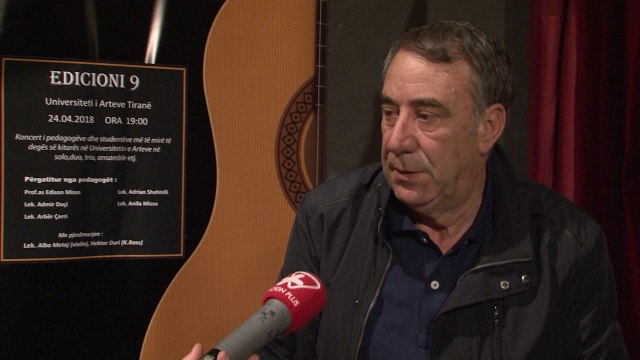 STUDENTE DHE PEDAGOGE NE NJE KONCERT, SONTE NATA E KITARES NE UNIVERSITETIN E ARTEVE LAJM