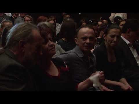 Mes lotësh e dhimbjesh i ipet lamtumira e fundit aktorit dhe zyrtarit komunal, Art Kurti - Lajme