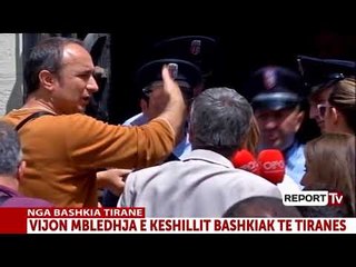 下载视频: Report TV - Këshillit Bashkiak i Tiranës, artistët kërkojnë të hyjnë me forcë në mbledhje