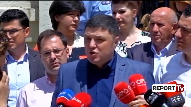 Report TV - Teatri e Parku Rinia, PD-LSI braktisin Këshillin Bashkiak: S'i merrni kurrë votat tona