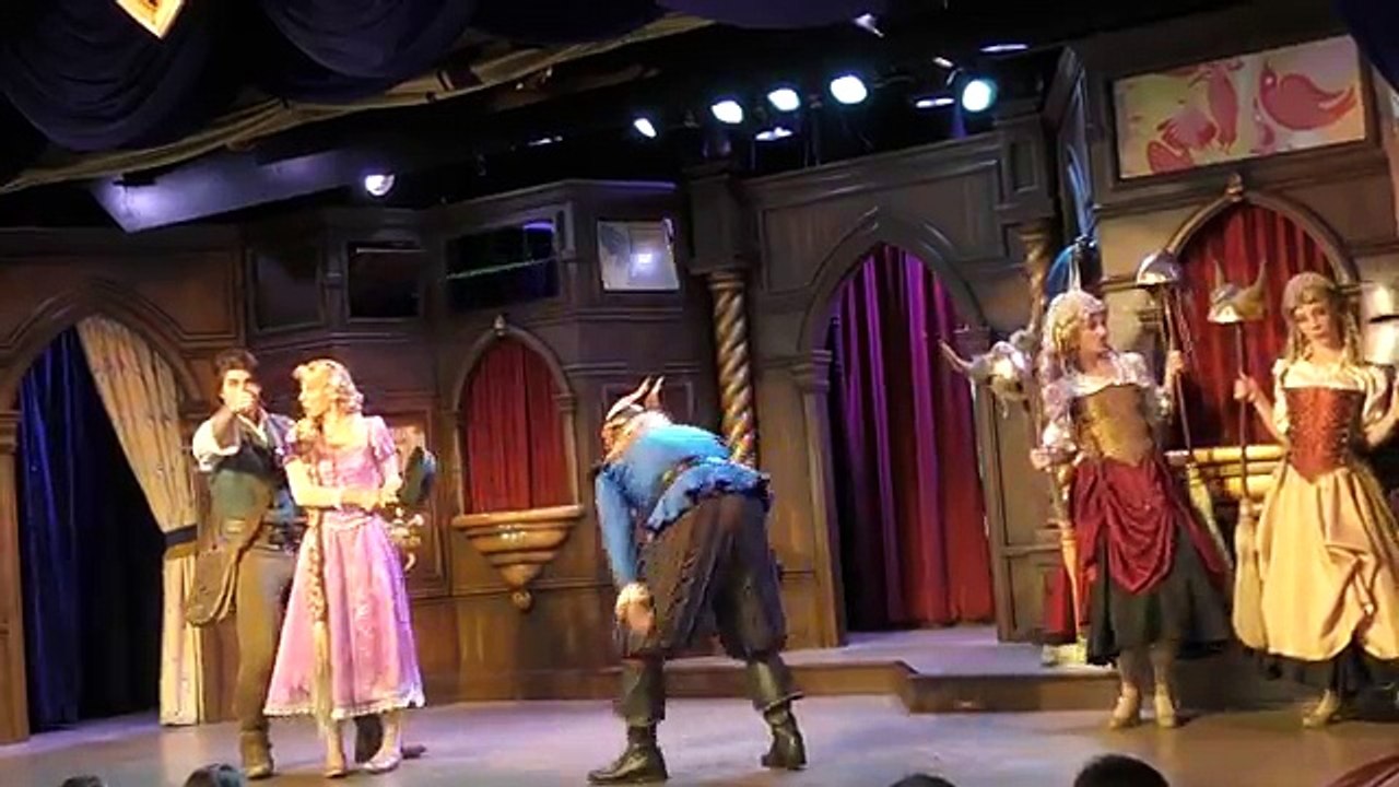 Tangled Show – Rapunzel & Flynn perform at the Royal Theatre – Disneyland – Full Show