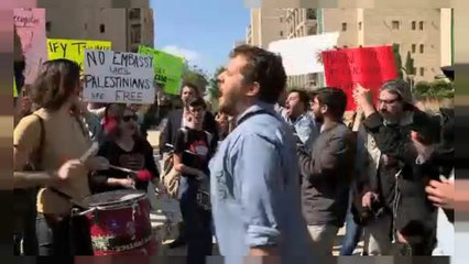 Zajos tiltakozás az amerikai követségnél