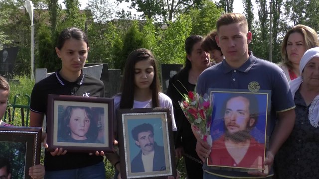 Ardian Gjini bën homazhe edhe vendos buqetë me lule për të rënët e Skivjanit - Lajme