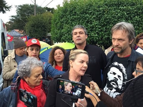 GLEISI HOFFMANN DESAFIA: NÃO VAMOS LEVANTAR O ACAMPAMENTO EM FRENTE A PF EM CURITIBA