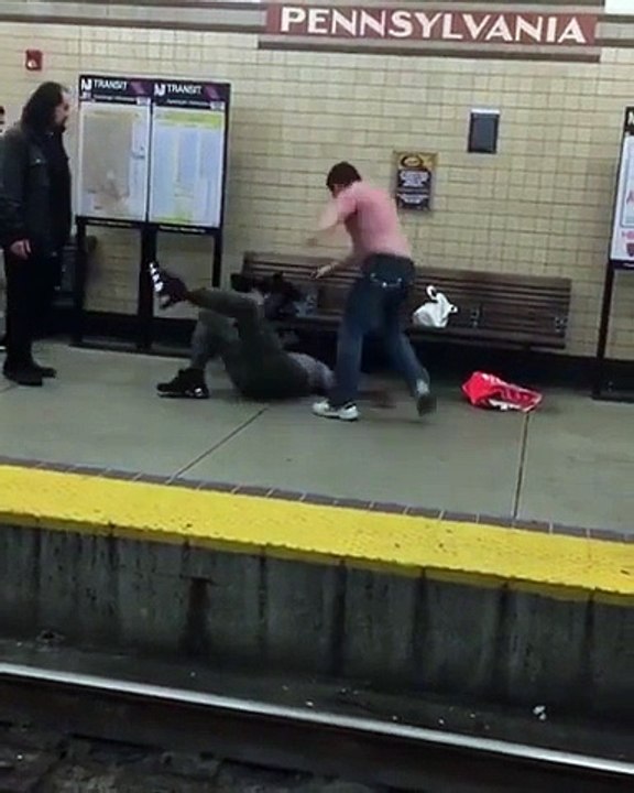 Ils passent de pires ennemies à potes en quelques secondes