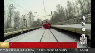 [中国新闻]俄罗斯：不滑寻常路 男子另类滑雪受伤