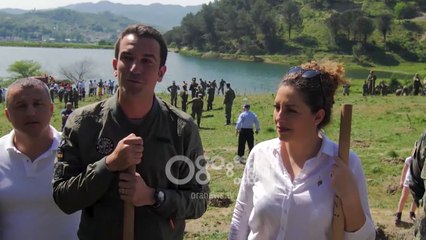 Ora News - Bashkia e Tiranës dhe Ministria e Mbrojtjes mbjellin pisha për 42 ushtarët dëshmorë
