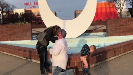 Petit pipi pendant une demande en mariage