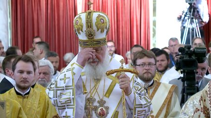 Mesha e Patriarkut të Rusisë, qindra besimtarë në Katedralen “Ngjallja e Krishtit”