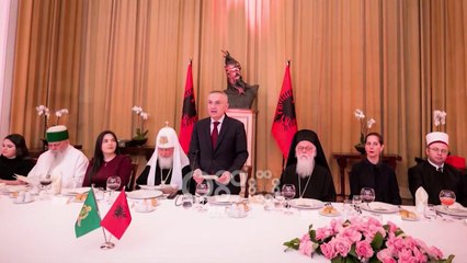Ora News - Shfaqje festive në nder të Patriarkut rus