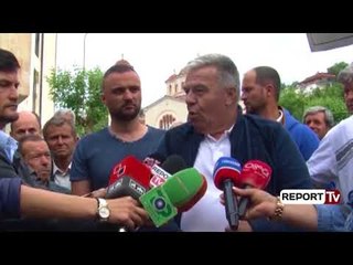 Report TV - Berat, 200 punonjës të firmave në protestë: Na riktheni licensat