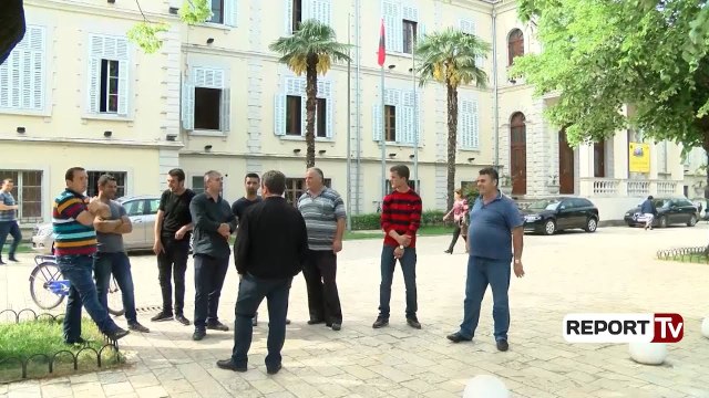 Report TV - Banorët e Dukagjinit në protestë: Të na rregullohet rruga