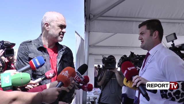 Rama viziton panairin e Punës në Sheshin ‘Skënderbej: Puna nuk vjen në shtëpi, kërkoni te bizneset