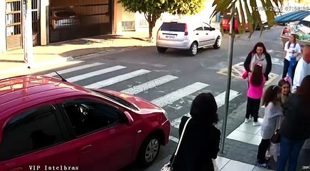 Mãe PM reage a assalto e mata ladrão em SP