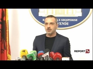 Dorëzon mandatin e deputetit: 'Unë jam Saimir Tahiri, nuk përkulem para askujt!'