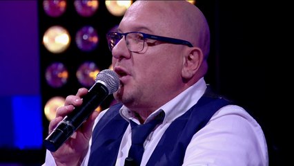 Xhimi Lazri, sjell pak atmosferë ruse, me këngën "Një milion trëndafila të kuq"!