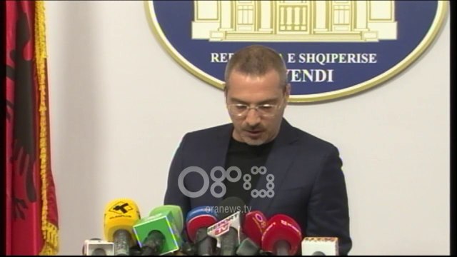 Ora News - Saimir Tahiri dorëzon mandatin, sulmon Berishen, Meten, Xhafaj. Fjala e plote