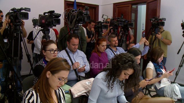 Saimir Tahiri le mandatin e deputetit