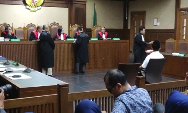 Dakwaan: Bupati Nonaktif Lampung Tengah Beri Suap Rp 9,6 M