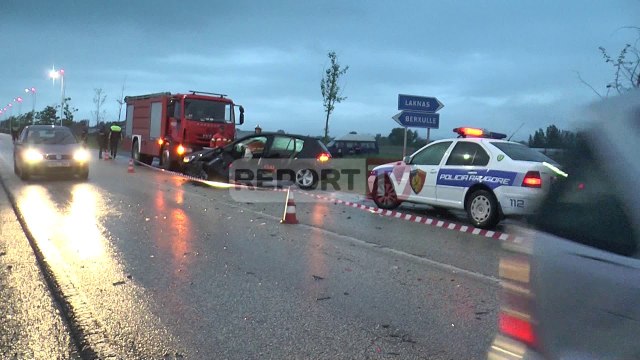 Report TV - Aksident i trefishtë në aksin rrugor Tiranë-Rinas, plagosen dy persona