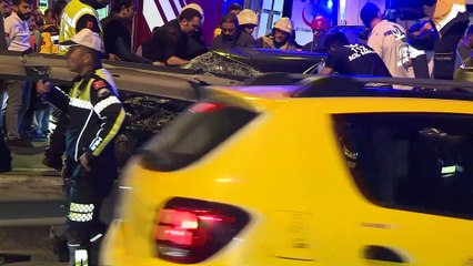 Avcılar'da kontrolden çıkan otomobil bariyerlere çarptı - İSTANBUL