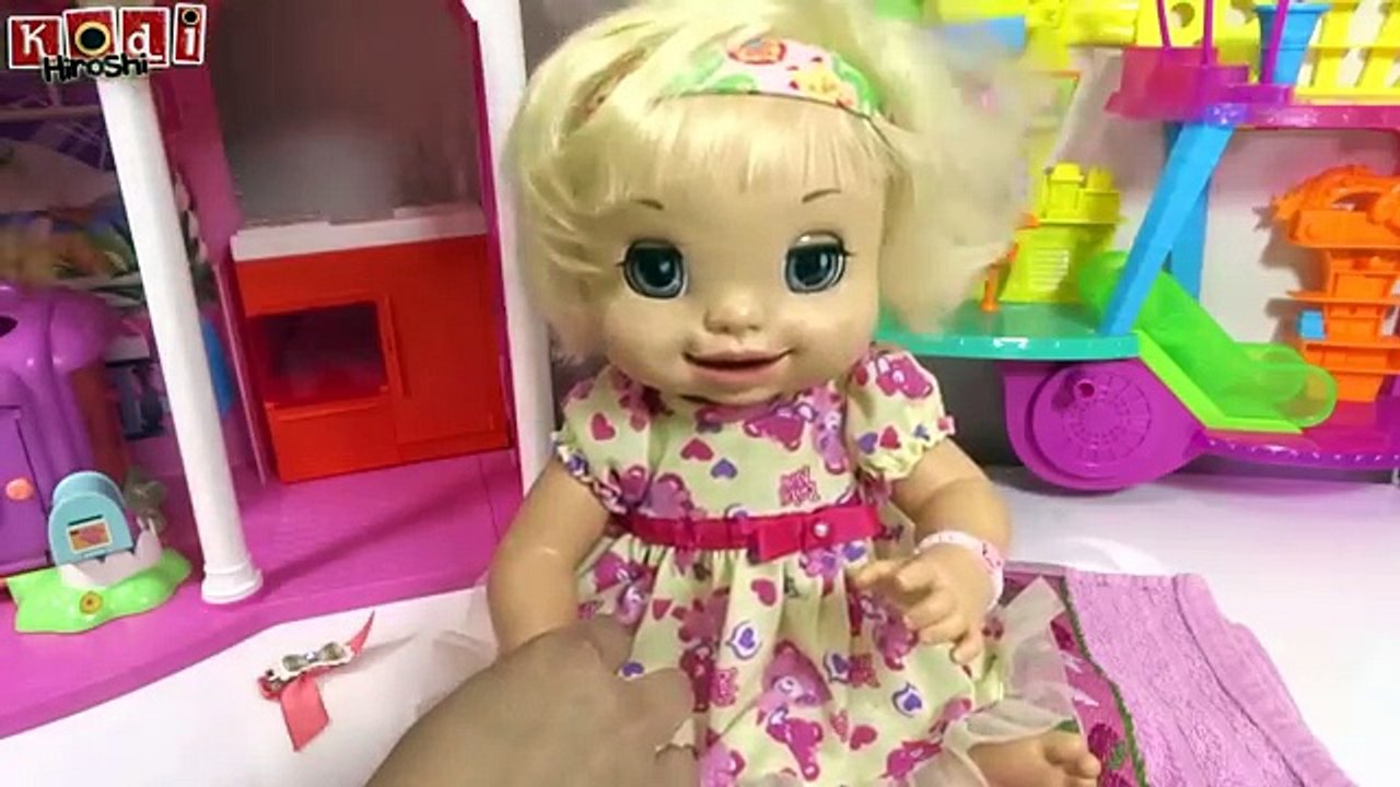 ROTINA DA BABY ALIVE TRONINHO E FAZENDO COMIDINHA PARA BONECA NA COZINHA DE BRINQUEDO