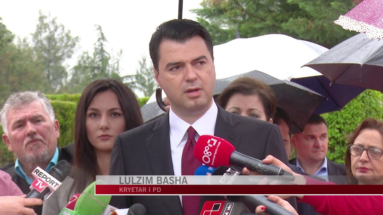 Incident në varrezat e dëshmorëve - News, Lajme - Vizion Plus
