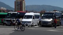 Ora News - Shoqata e Transportit Ndërqytetas paralajmëron protesta