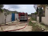 Report TV - Vlorë, zjarr me benzinë oborrit të banesës, tentojnë të djegin skafin dhe gomonen
