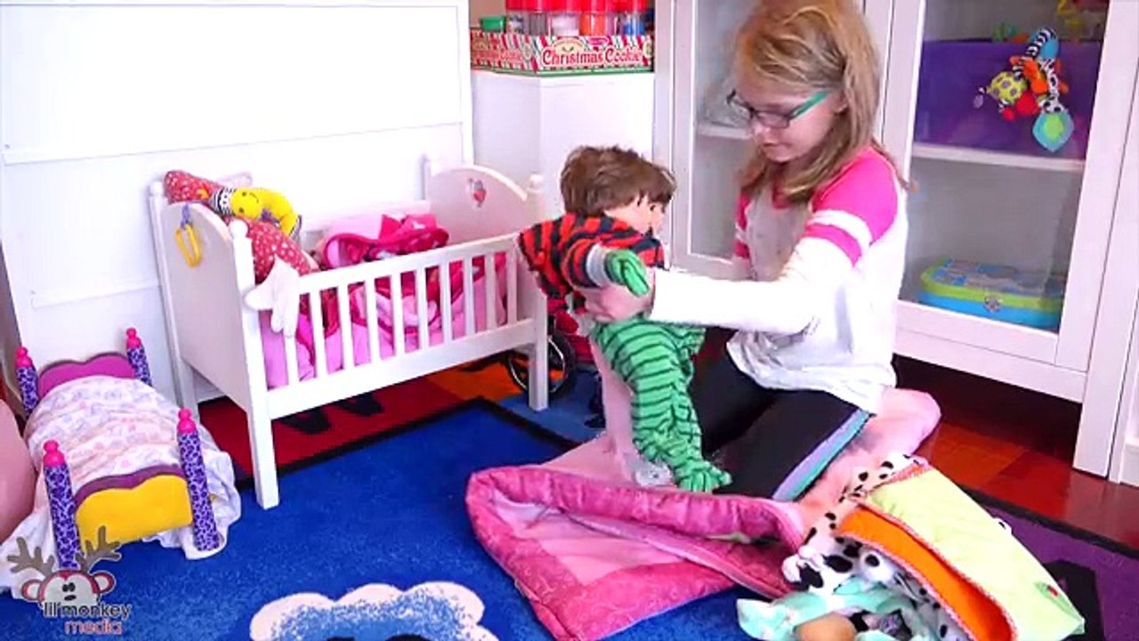 American Girl Bitty Twins Snow Day & Nursery Room Tour!!