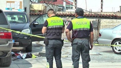 Video herunterladen: Report TV - Tiranë, makina humb kontrollin dhe godet dy makina në lavazh, 4 të plagosur