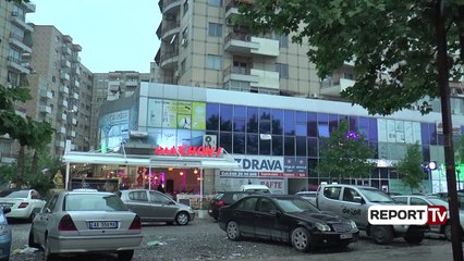 Descargar video: Report TV - I ngacmuan të fejuarën, i riu përleshet me tre të rinj në Tiranë, plagoset çifti