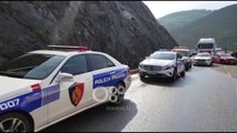 Ora News - Trajleri përmbyset në Rrugën e Kombit, vdes shoferi
