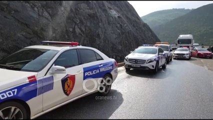 Ora News - Trajleri përmbyset në Rrugën e Kombit, vdes shoferi