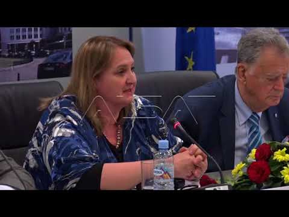 Бугарија и Австрија: „Не се мешаме за прашањето на името“