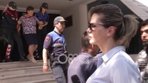 Ora News - BOOM: Gruaja nga Berati tenton t’i vërë flakën vetes para Ministrisë së Drejtësisë