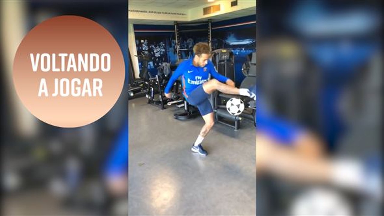 Neymar volta a jogar bola